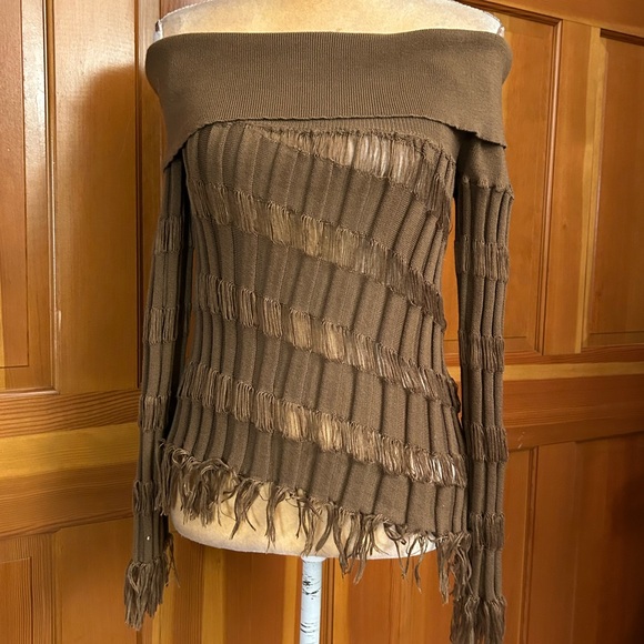 Gorgeous Off Shoulder Sweater - Picture 8 of 16